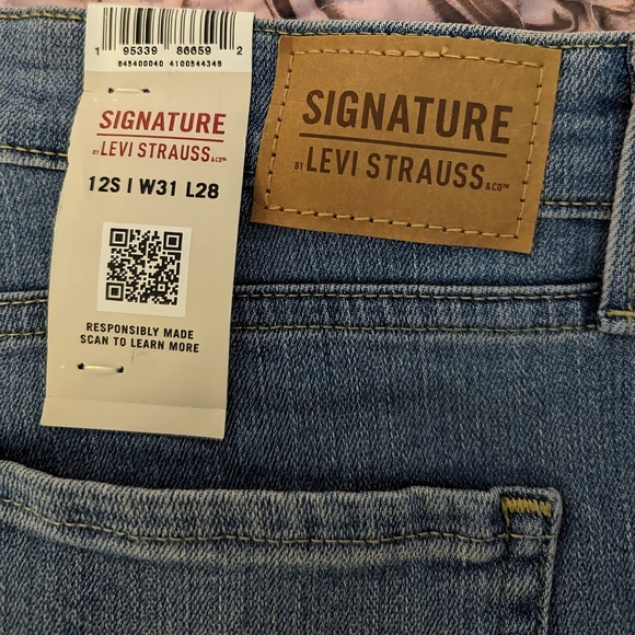 Women's Levi's High-rise skinny jeans. - Picture 6 of 7